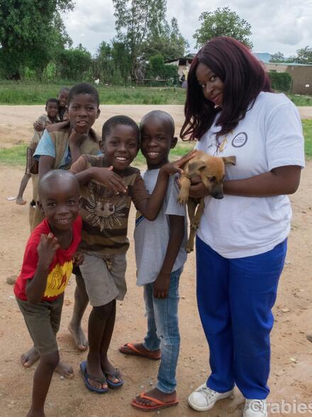 Children and veterinarian during an MDV