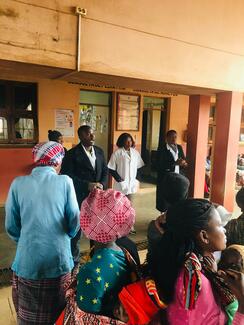 Educadores em Raiva sensibilizando aos pacientes no centro de saude I° de Maio/@RabiesAlliance