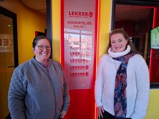 Ayla and Antoinique at the entrance of the radio studio