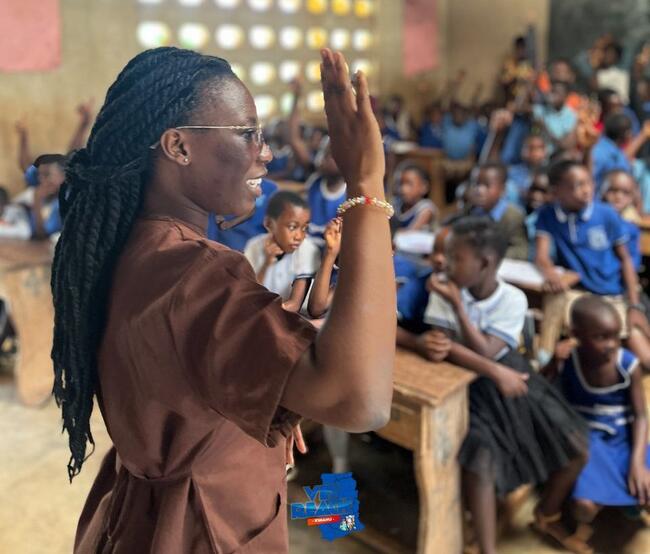 Akosua Kumi Nyarko educating children